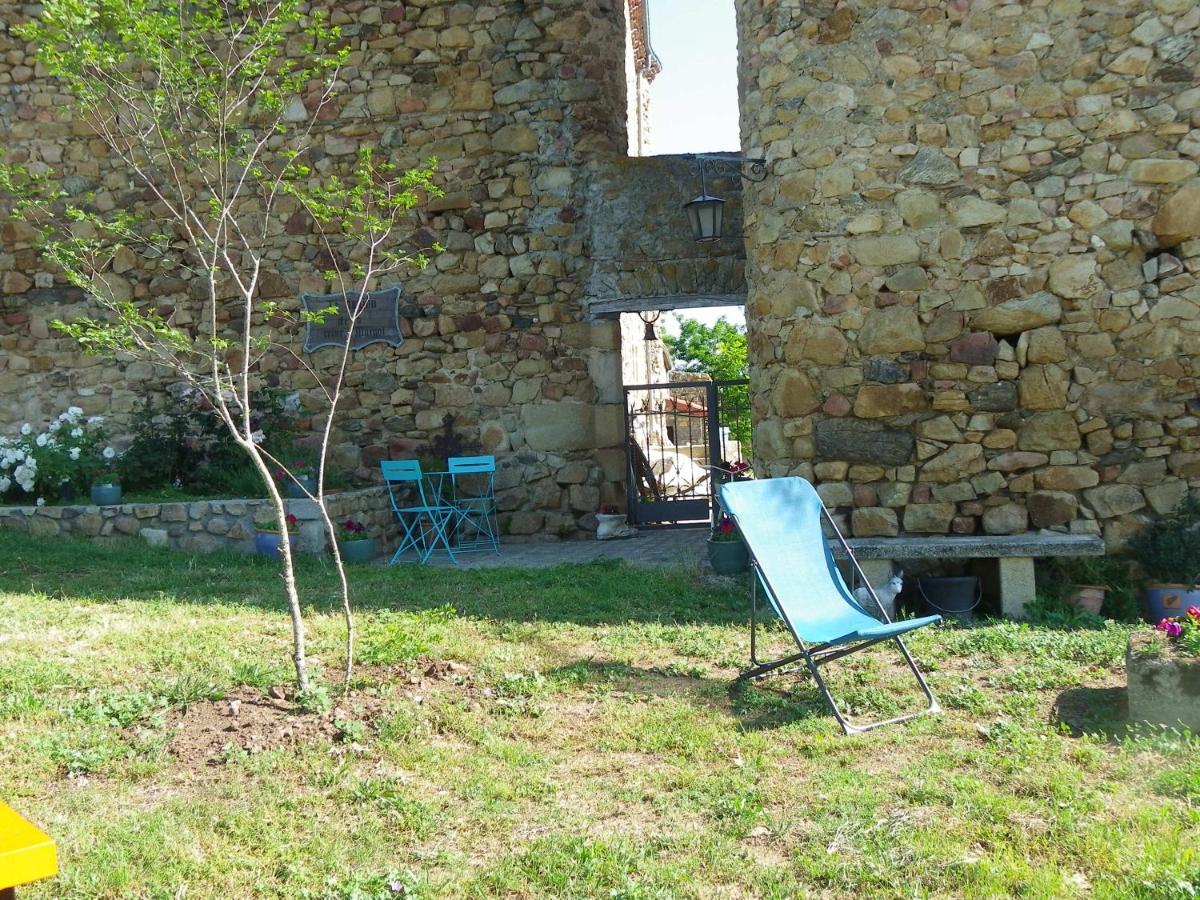 Le Donjon De La Reine Margot Beaumont (Haute-Loire) Exterior foto